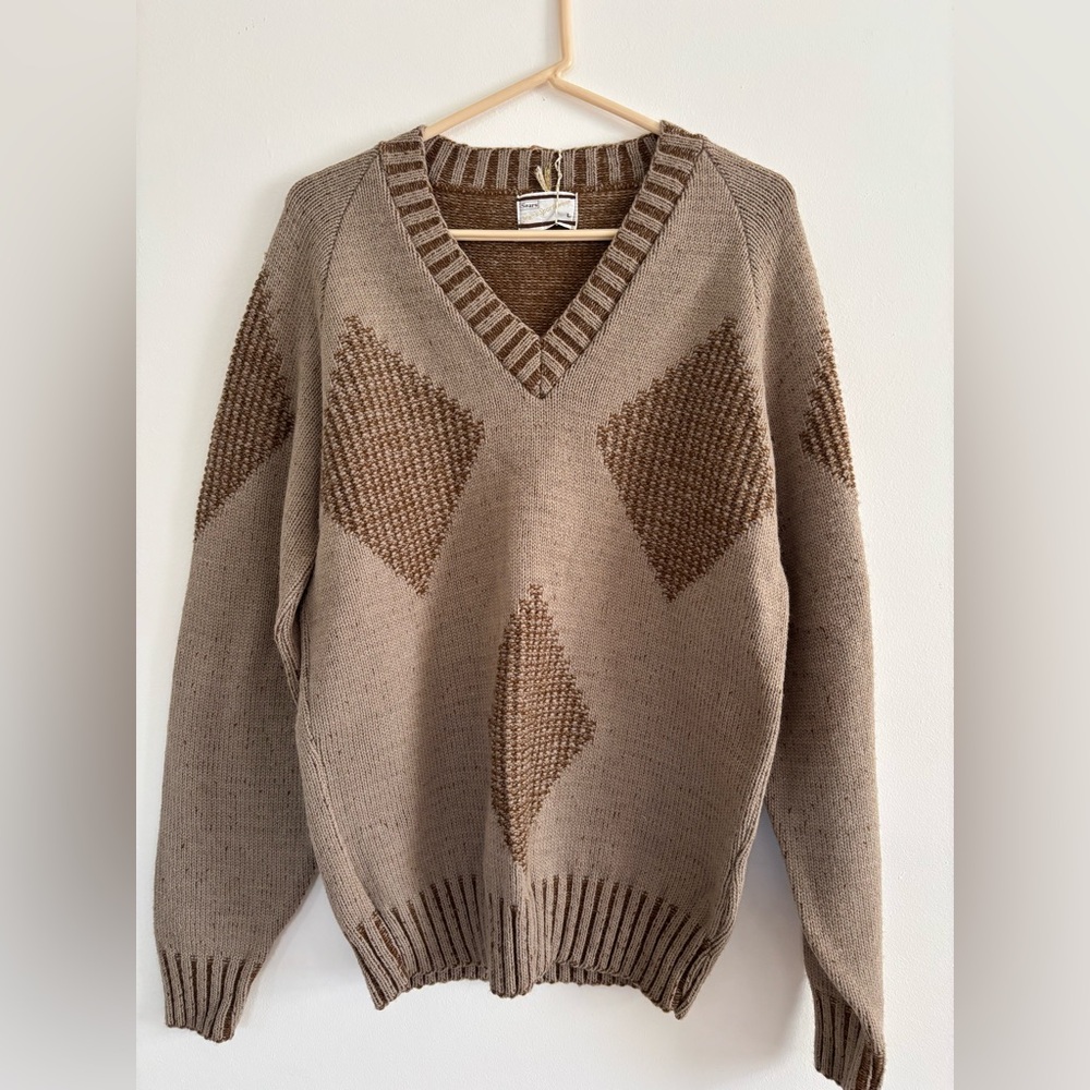 Vintage Sears Men's Beige V-Neck Sweater with‎ Diamond Pattern, Size L